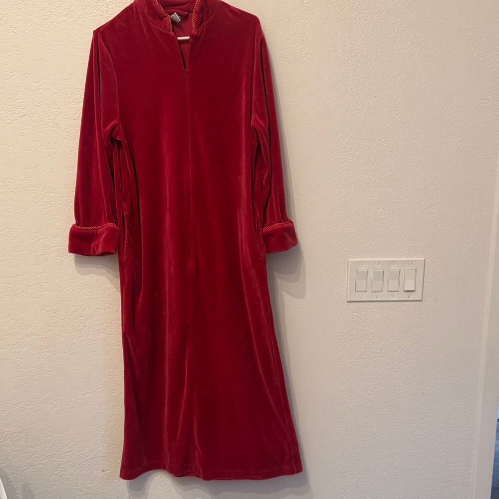 Nordstrom Rich Red Long Sleeve Velour Bathrobe - Picture 9 of 16